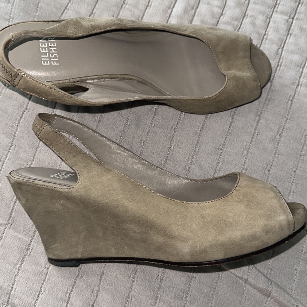 Eileen Fisher Nubuck Leather Wedge Sandals 8 Gray Slingback